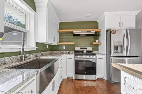 Kitchen - 7003 Dean Rd, Alma, AR 72921 photo 6 of 7