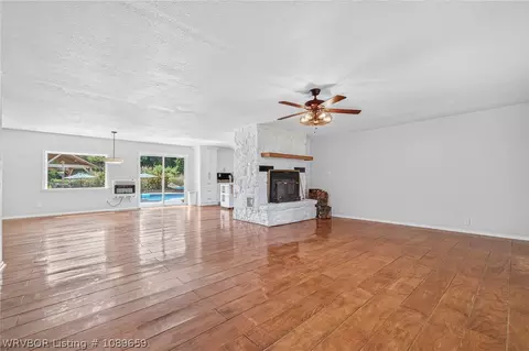 Living - 7003 Dean Rd, Alma, AR 72921 photo 4 of 5