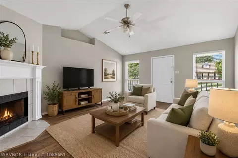Living - 1603 Eastgate Cir, Greenwood, AR 72936 photo 2 of 6