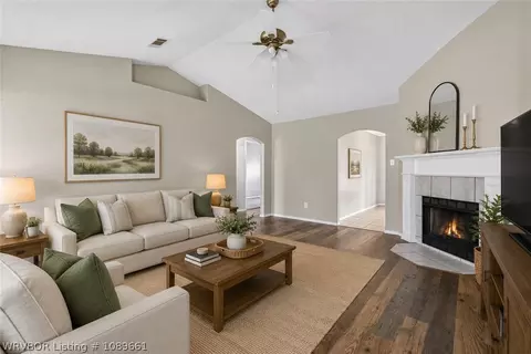 Living - 1603 Eastgate Cir, Greenwood, AR 72936 photo 4 of 6