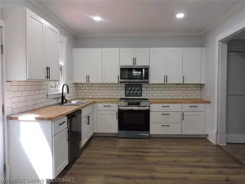 Kitchen - 705 N 8th St, Fort Smith, AR 72901 photo 4 of 5