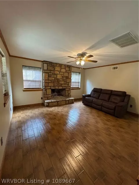 Living - 400 Polk Ln, Hackett, AR 72937 photo 1 of 2