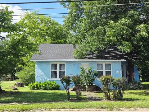 1105 E Walnut St, Paris, AR 72855
