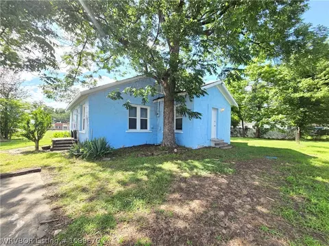 Exterior - 1105 E Walnut St, Paris, AR 72855 photo 3 of 4