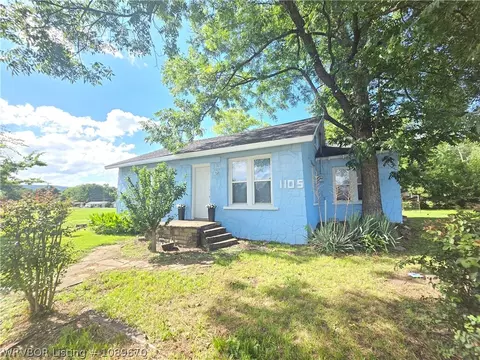 Exterior - 1105 E Walnut St, Paris, AR 72855 photo 2 of 4