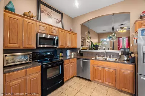Kitchen - 301 Apple Valley Dr, Fort Smith, AR 72908 photo 3 of 4