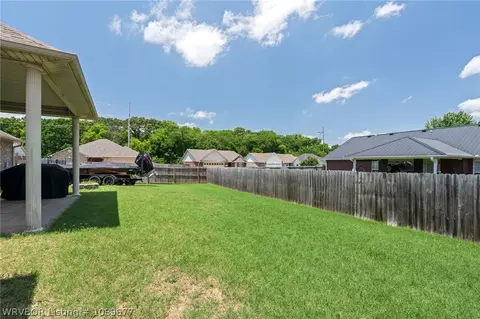 Exterior - 301 Apple Valley Dr, Fort Smith, AR 72908 photo 4 of 7