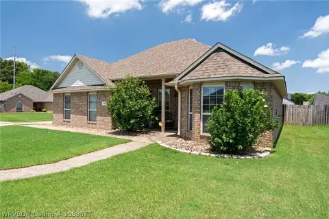 Exterior - 301 Apple Valley Dr, Fort Smith, AR 72908 photo 3 of 7