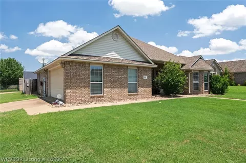 Exterior - 301 Apple Valley Dr, Fort Smith, AR 72908 photo 2 of 7