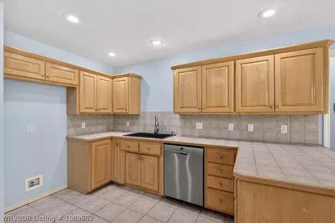 Kitchen - 7209 Millennium Dr, Fort Smith, AR 72916 photo 3 of 4