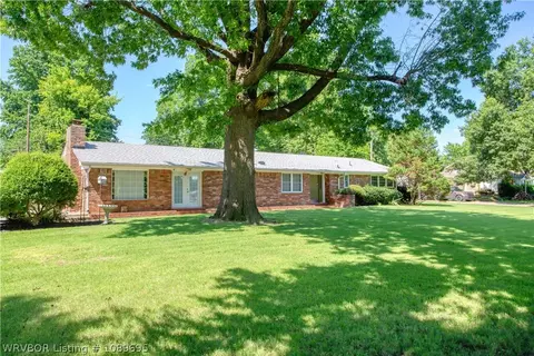 205 E Quesenbury Ave, Sallisaw, OK 74955