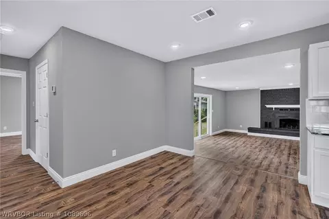 Living - 4716 S 34th St, Fort Smith, AR 72903 photo 4 of 8
