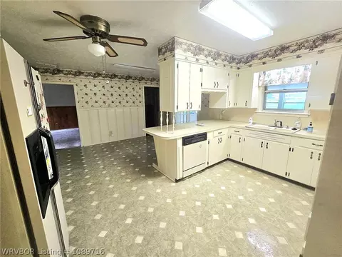 Kitchen - 3201 41st St, Fort Smith, AR 72903 photo 2 of 2