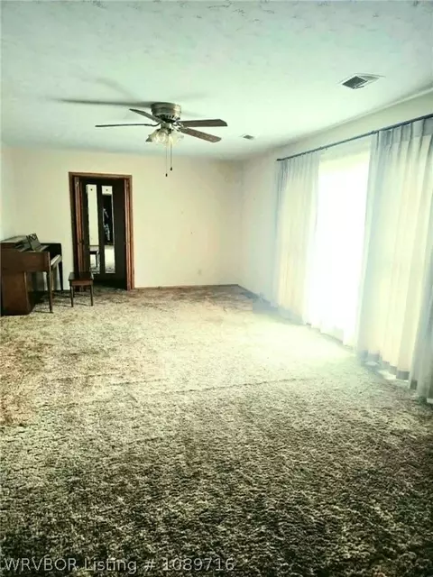 Living - 3201 41st St, Fort Smith, AR 72903 photo 1 of 3