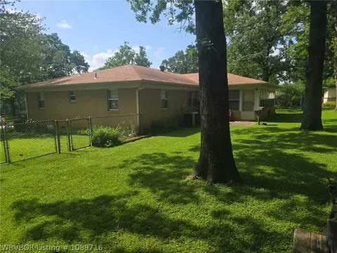 Exterior - 3201 41st St, Fort Smith, AR 72903 photo 4 of 6