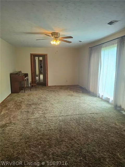 Living - 3201 41st St, Fort Smith, AR 72903 photo 2 of 3