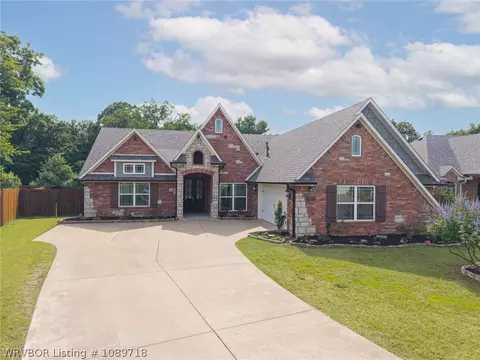 7112 Stonebrook Dr, Fort Smith, AR 72916