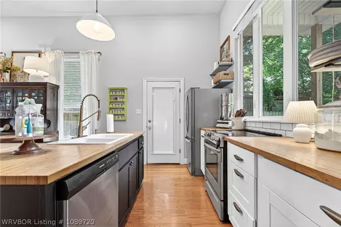 Kitchen - 1506 S 16th, Fort Smith, AR 72901 photo 3 of 4