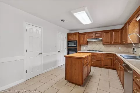 Kitchen - 3021 S 100th St, Fort Smith, AR 72903 photo 3 of 5