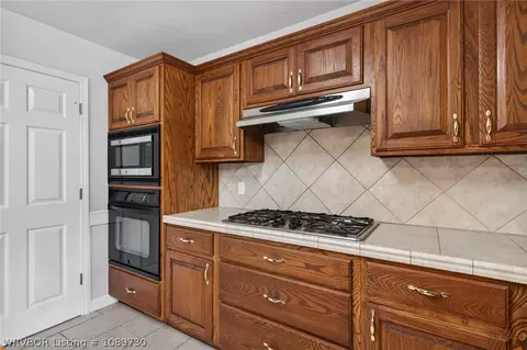 Kitchen - 3021 S 100th St, Fort Smith, AR 72903 photo 4 of 5