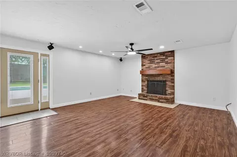 Living - 3021 S 100th St, Fort Smith, AR 72903 photo 3 of 6
