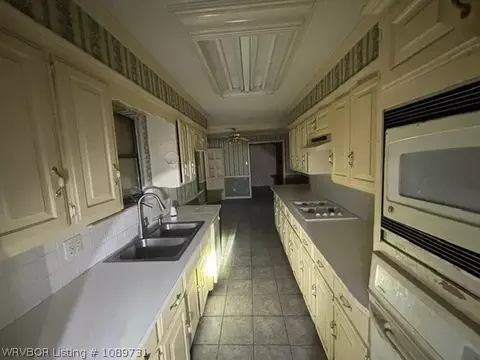 Kitchen - 3216 Village Rd, Fort Smith, AR 72903 photo 2 of 2