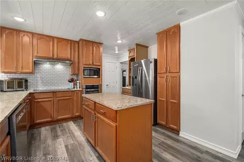 Kitchen - 2809 97th Cir, Fort Smith, AR 72903 photo 2 of 3