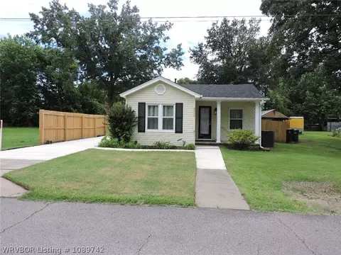 Exterior - 3200 Oak Grove St, Fort Smith, AR 72904 photo 6 of 10