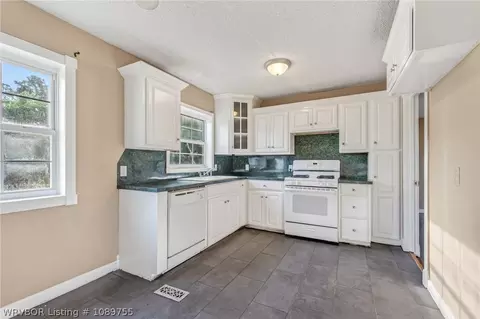 Kitchen - 4116 S 18th St, Fort Smith, AR 72901 photo 1 of 6