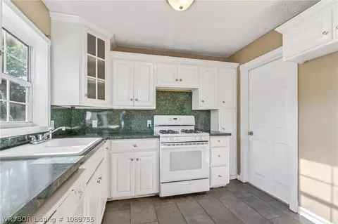 Kitchen - 4116 S 18th St, Fort Smith, AR 72901 photo 5 of 6