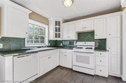 Kitchen - 4116 S 18th St, Fort Smith, AR 72901 photo 4 of 6