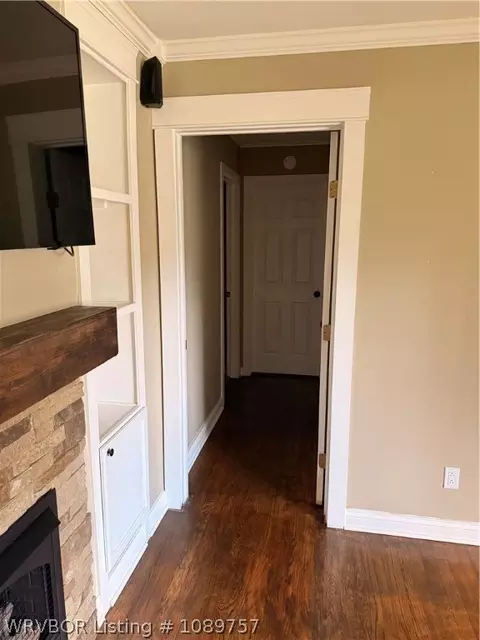 Entry Way - 4805 S V St, Fort Smith, AR 72903 photo 4 of 6