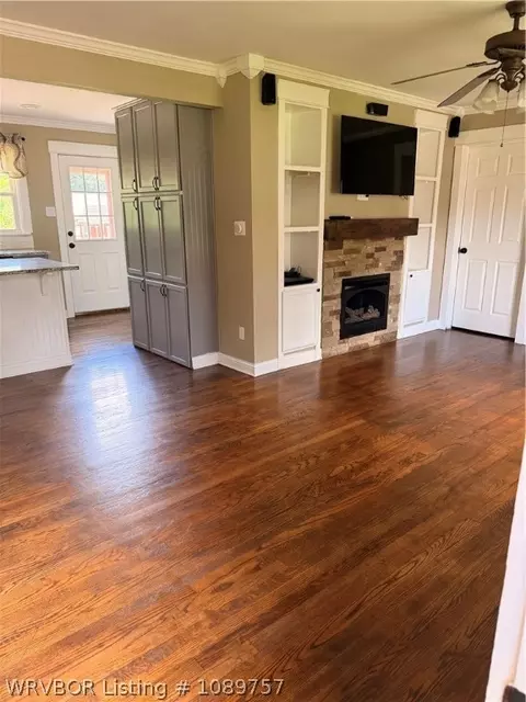 Living - 4805 S V St, Fort Smith, AR 72903 photo 2 of 2