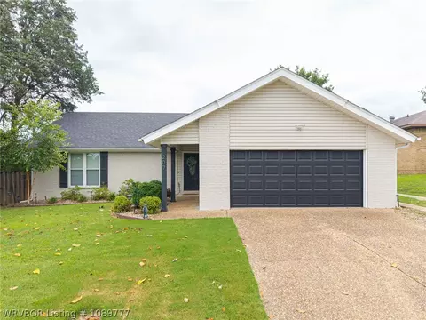 207 Azure Hills Dr, Van Buren, AR 72956