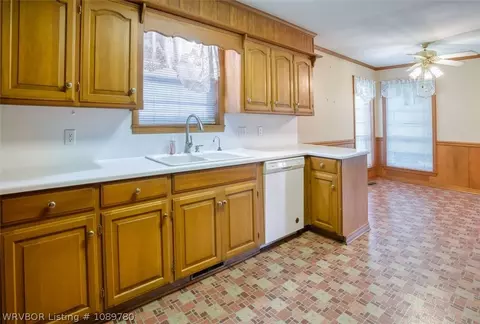 Kitchen - 1910 N 46th Ter, Fort Smith, AR 72904 photo 3 of 4