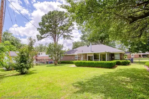 Exterior - 1910 N 46th Ter, Fort Smith, AR 72904 photo 13 of 14