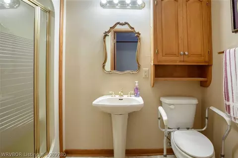 Bath - 1910 N 46th Ter, Fort Smith, AR 72904 photo 2 of 3