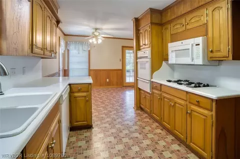 Kitchen - 1910 N 46th Ter, Fort Smith, AR 72904 photo 1 of 4