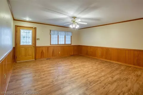 Living - 1910 N 46th Ter, Fort Smith, AR 72904 photo 2 of 9