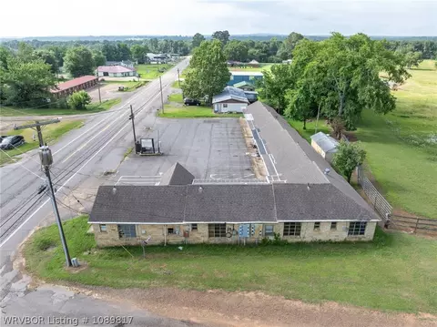Exterior - 910 Main St, Waldron, AR 72958 photo 4 of 6