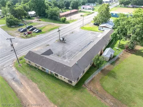 Exterior - 910 Main St, Waldron, AR 72958 photo 5 of 6