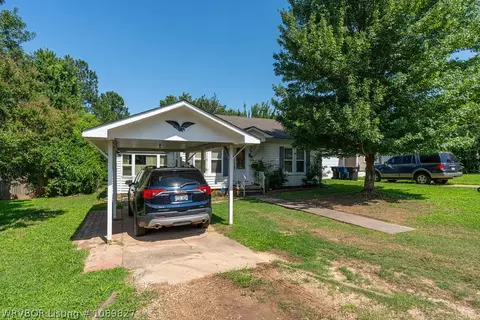 Exterior - 220 N 43rd St, Fort Smith, AR 72903 photo 3 of 11
