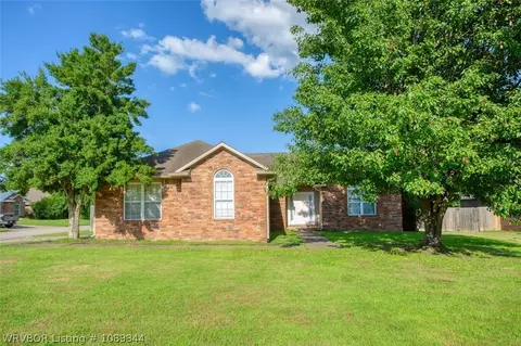 400 Village Dr, Lavaca, AR 72941