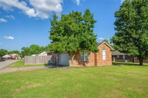 Exterior - 400 Village Dr, Lavaca, AR 72941 photo 4 of 11