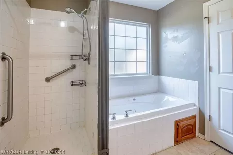 Bath - 400 Village Dr, Lavaca, AR 72941 photo 2 of 3
