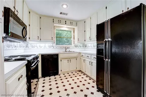 Kitchen - 5009 S 94th St, Fort Smith, AR 72903 photo 3 of 3