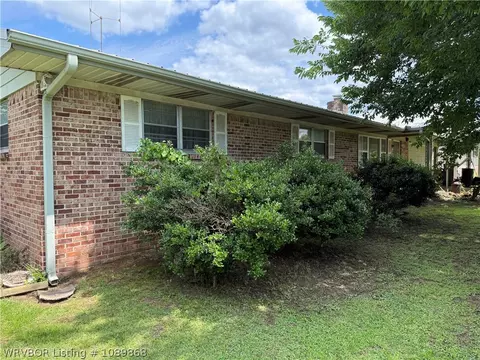 206 Maple Dr, Pocola, OK 74902