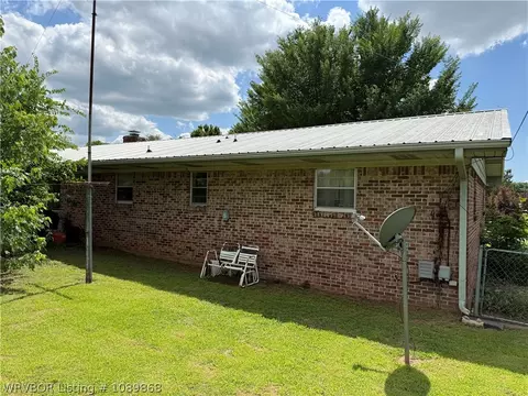 Exterior - 206 Maple Dr, Pocola, OK 74902 photo 4 of 6
