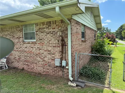 Exterior - 206 Maple Dr, Pocola, OK 74902 photo 5 of 6