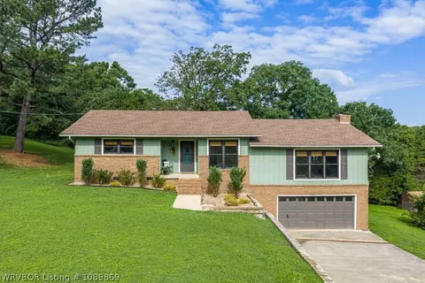 911 Hillcrest Dr, Greenwood, AR 72936